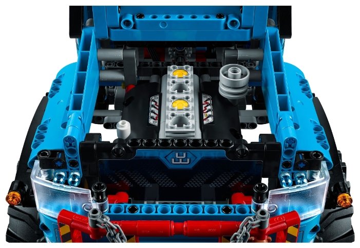 Электромеханический конструктор LEGO Technic 42070 Эвакуатор-внедорожник 6х6 (фото modal 6)