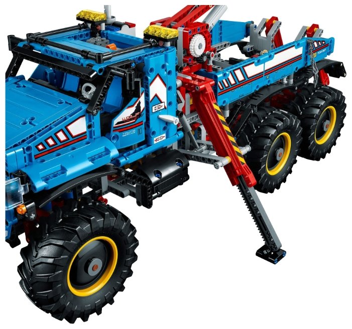 Электромеханический конструктор LEGO Technic 42070 Эвакуатор-внедорожник 6х6 (фото modal 5)
